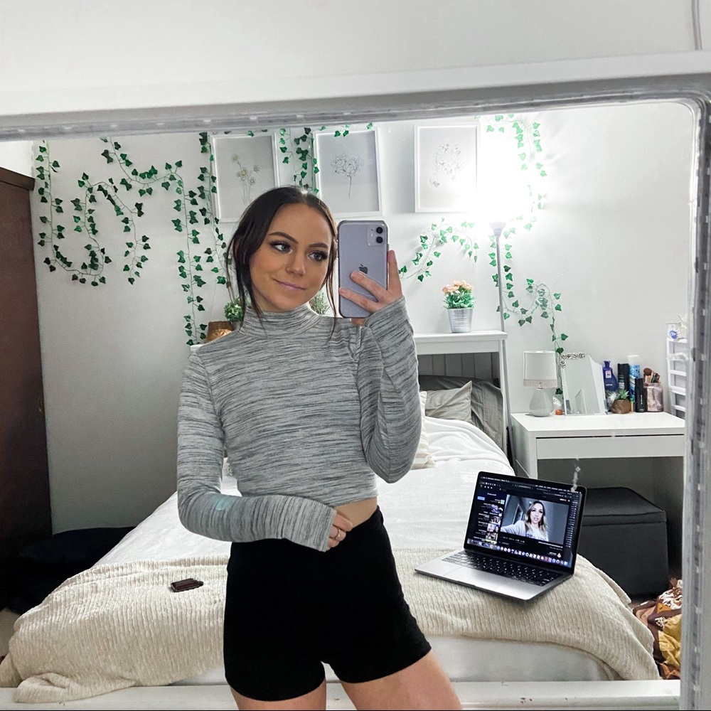 3/$20⚡️ Gray Misguided Mock Neck Crop Top